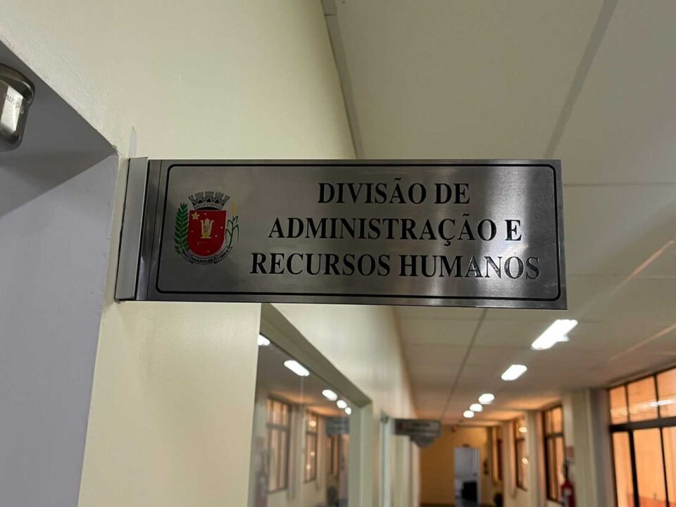 A proposta de Majô visa a garantir que todos os servidores registrem suas entradas e saídas, promovendo maior isonomia, transparência e controle da carga horária no serviço público.
