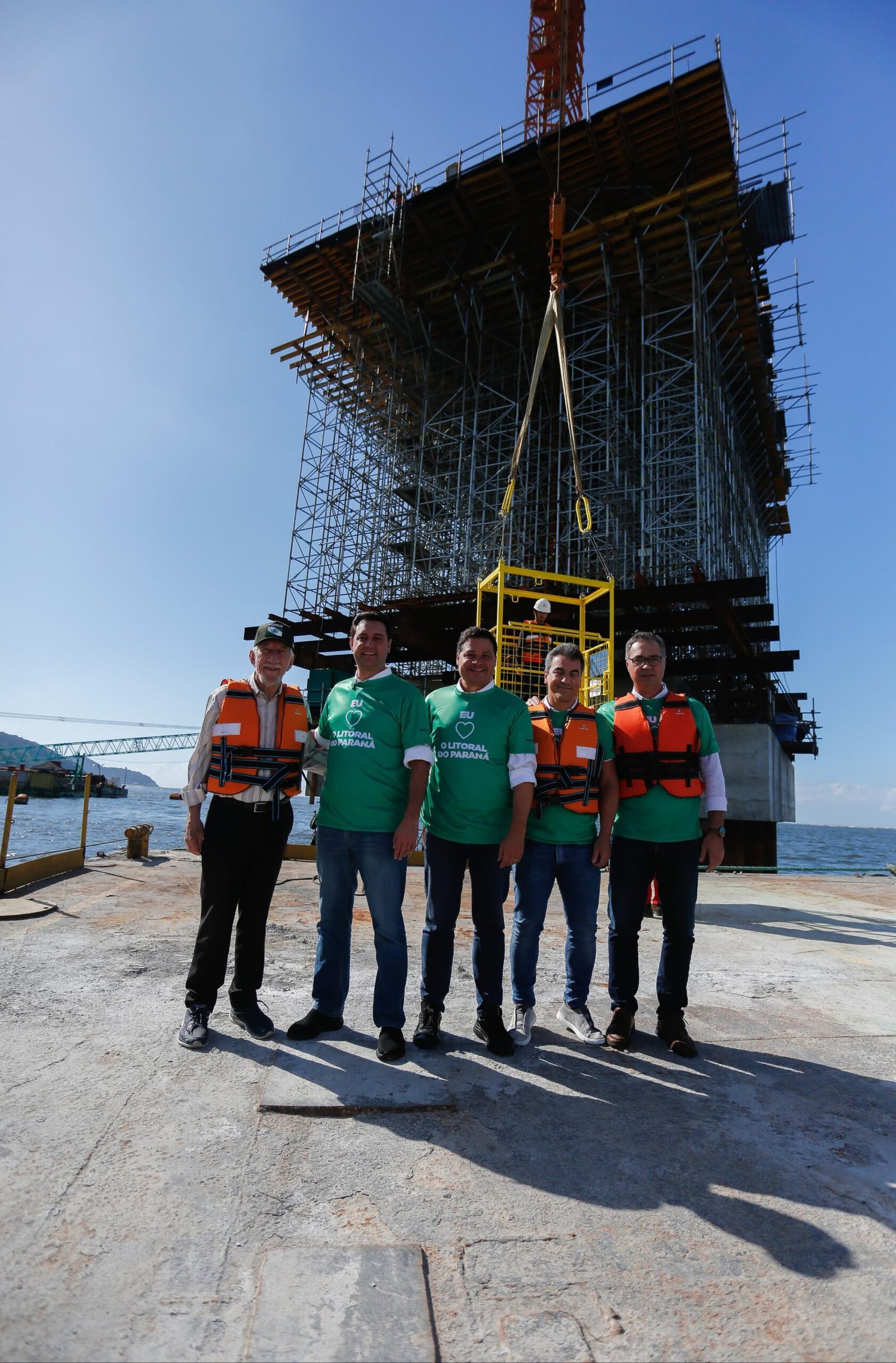 Do sonho à realidade: Governador Ratinho Junior visitou canteiro de obras da Ponte de Guaratuba que alcançou 50% de conclusão 6 1000189602 0 scaled