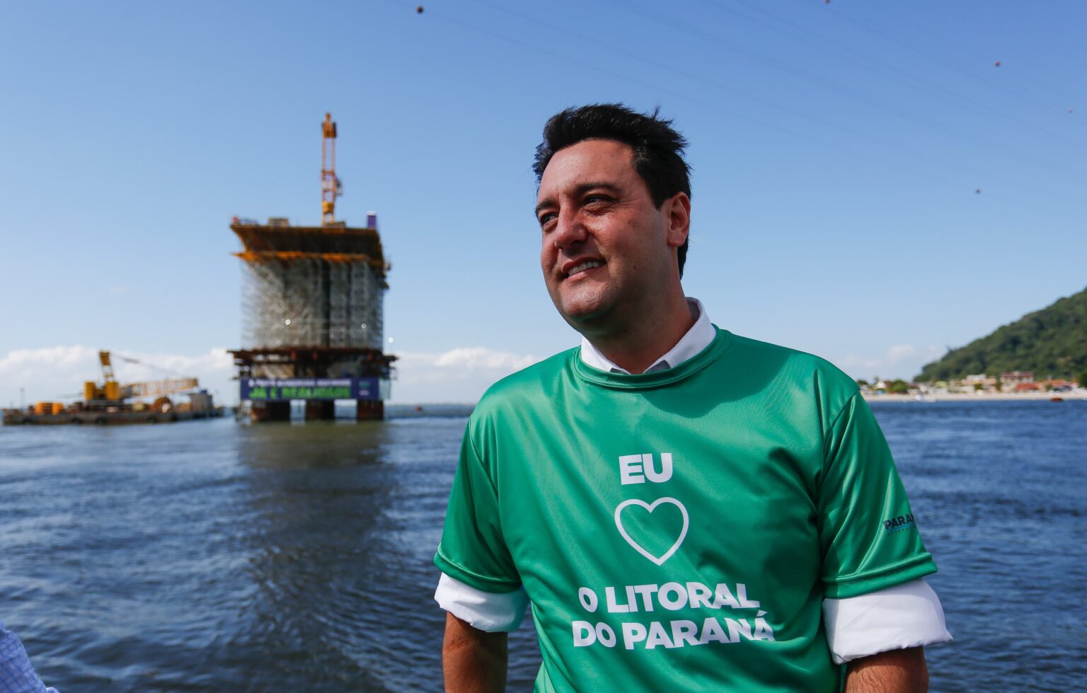 Governador Ratinho Junior visitou canteiro de obras da Ponte de Guaratuba que alcançou 50% de conclusão