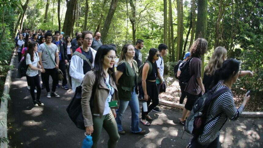 Maringá: Prefeitura realiza trilhas interpretativas com Força Verde Mirim e estudantes da UEL no Parque do Ingá