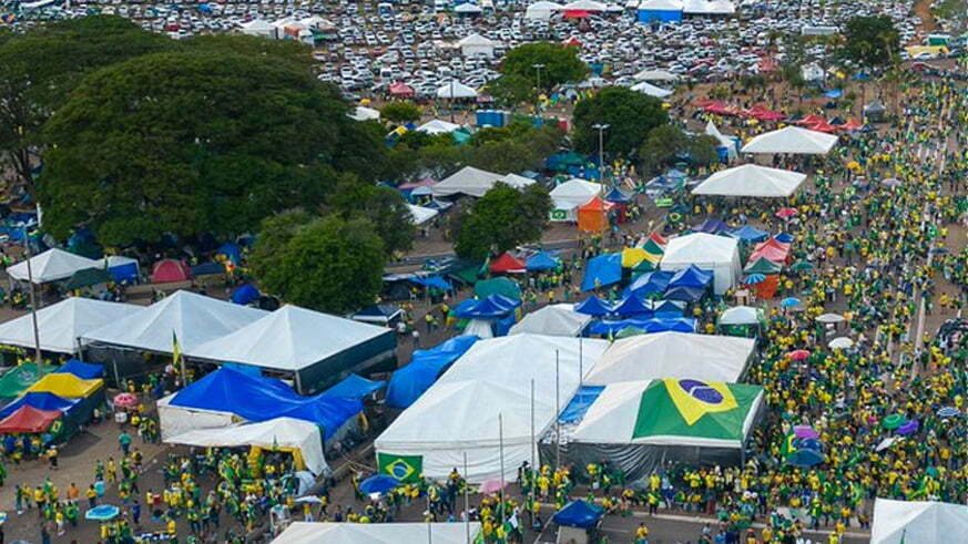 Governo do DF bloqueia acesso a Praça dos Três Poderes onde fica o prédio STF