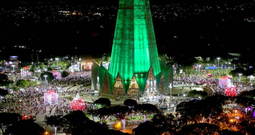 ′Maringá Encantada 2022′ começa nesta sexta-feira, 18, com a chegada do Papai Noel e show do Lucas Lucco