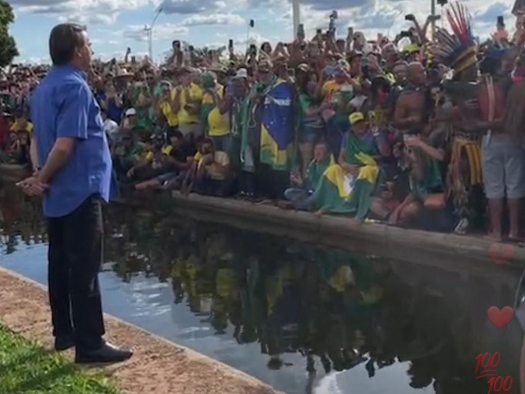 Bolsonaro quebra silêncio