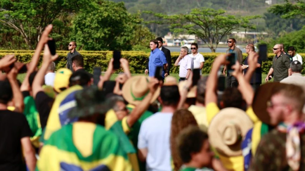 Bolsonaro quebra silêncio