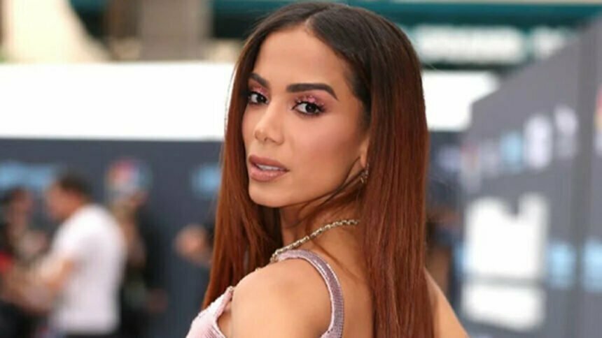 Cantora Anitta