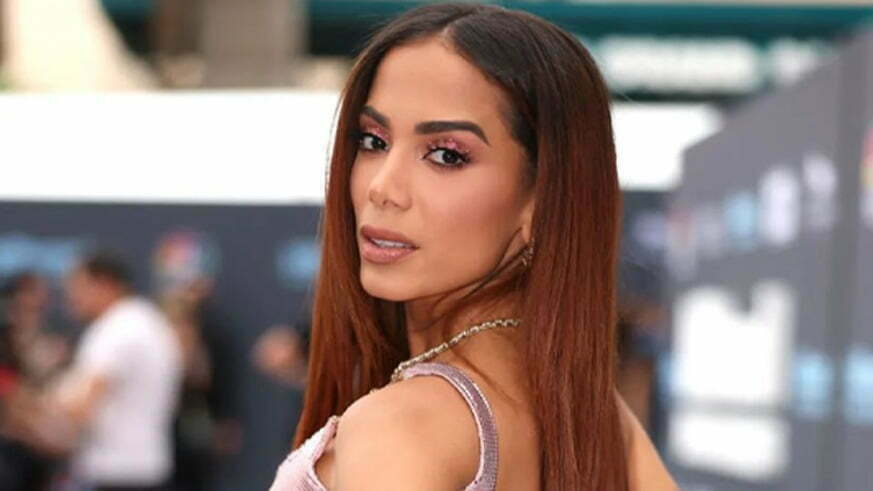 Cantora Anitta