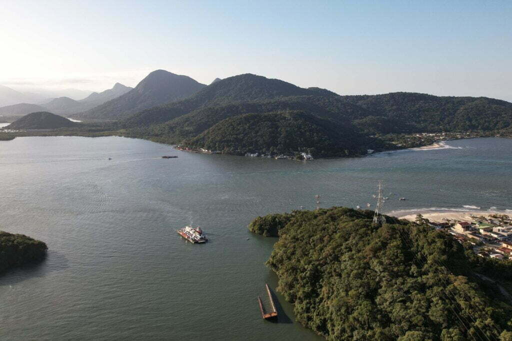 Terceiro ferry boat retorna à baía de Guaratuba