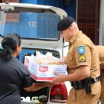 No Natal, Polícia Militar distribui mais de duas toneladas de alimentos e 1,2 mil brinquedos para crianças