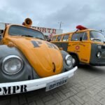 Polícia Militar expõe viaturas históricas e atrai centenas de pessoas em Guaratuba