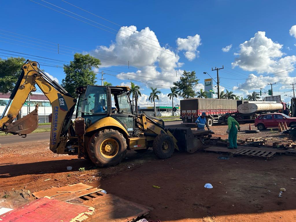 Acampamento patriota de caminhoneiros no G10