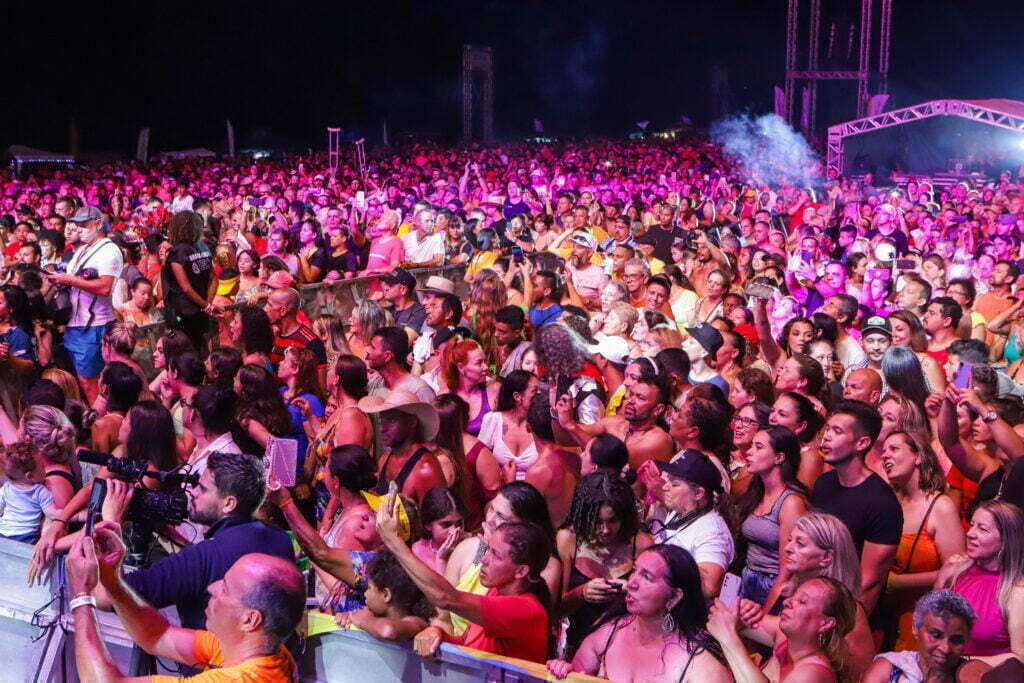 Eduardo Costa e Alemão do Forró levam multidões em shows no Litoral 8 eduardo costa foto rdziura 0105