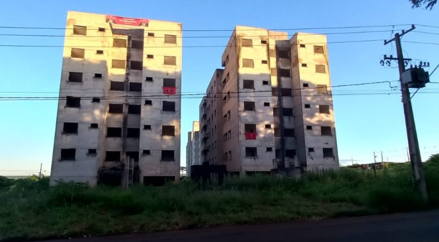 Ocupação de apartamentos em Paiçandu