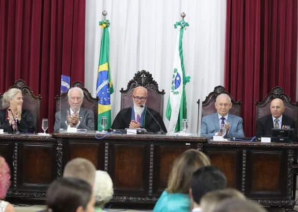 Nova diretoria do Tribunal de Contas do Paraná toma posse, com a presença do vice governador Darci Piana.. Conselheiros Fernando Guimarães, no cargo de presidente; Ivens Linhares, vice-presidente; e Ivan Bonilha, corregedor-geral.