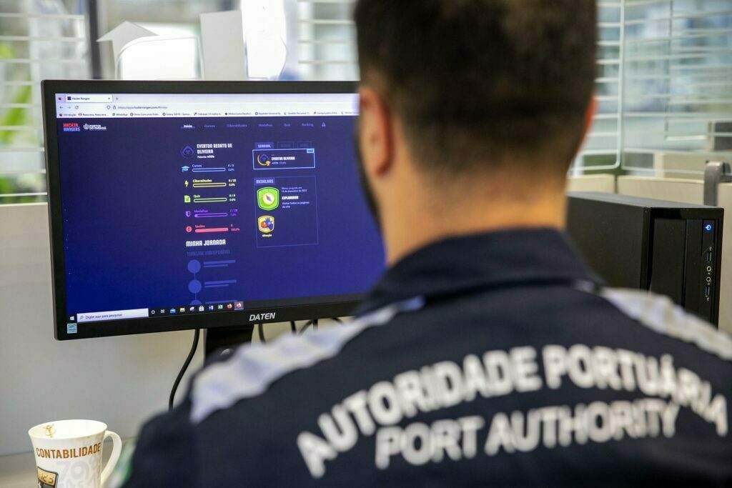 Game "Hacker Rangers" será usado por portuários do Paraná para aprender sobre cyber segurança 12 Portuários do Paraná usarão game "Hacker Rangers" para aprender sobre cyber segurança