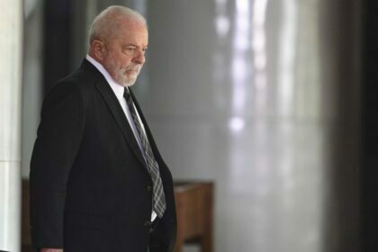 Lula confirma aumento do salário mínimo para R$ 1.320 em maio