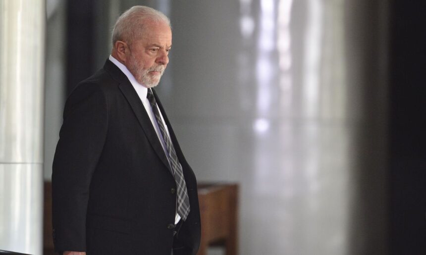 Lula confirma aumento do salário mínimo para R$ 1.320 em maio