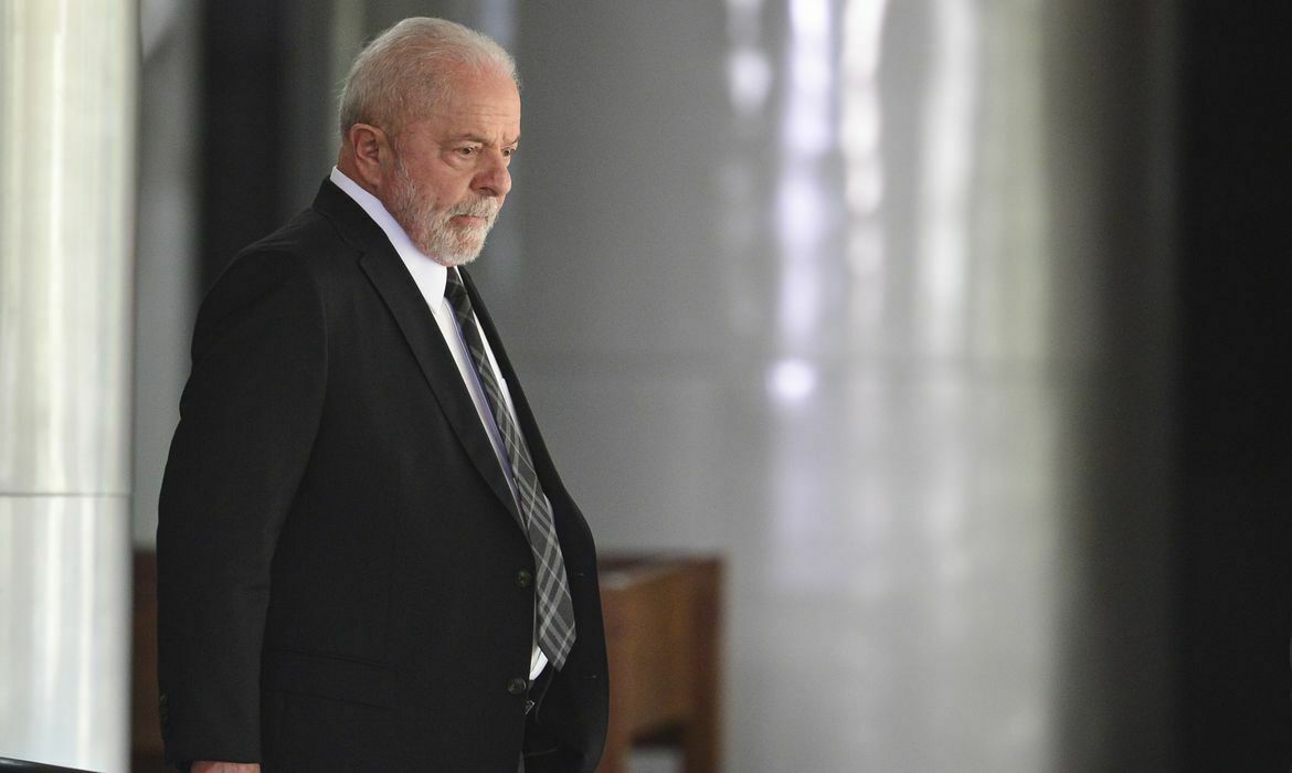 Lula confirma aumento do salário mínimo para R$ 1.320 em maio