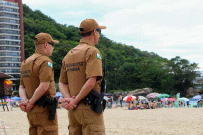 Polícia Militar no balneário Ipanema, em Pontal do Paraná