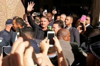 Bolsonaro retorna ao Brasil sede do PL
