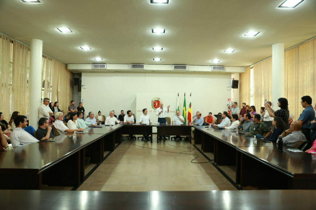 Eduardo Pimentel participa de reunião na Prefeitura de Maringá 2 09365f07837e - Saiba Já News