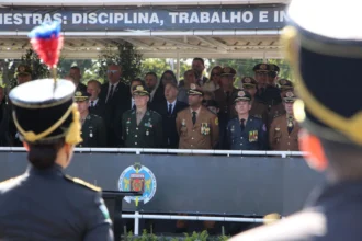 Policia Militar do Parana realiza o tradicional Desfile de Tiradentes | Saiba Já News