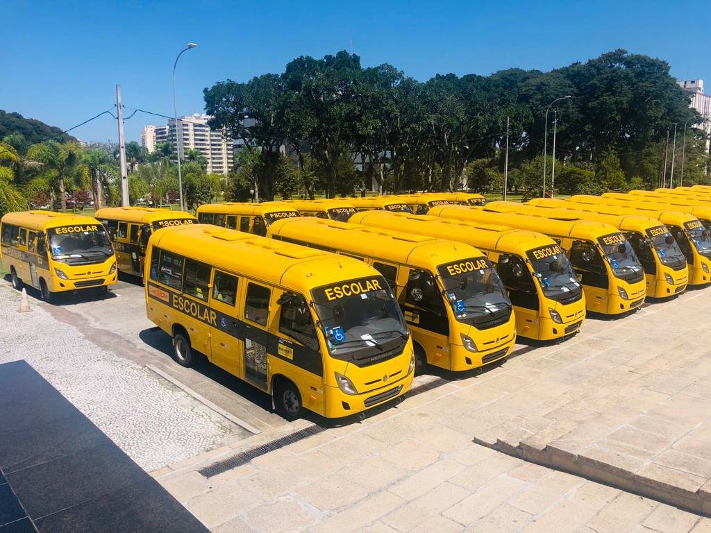 Delegado Jacovós participa da entrega de 173 ônibus escolares para municípios do PR 4 WhatsApp Image 2023 04 04 at 14.41.29