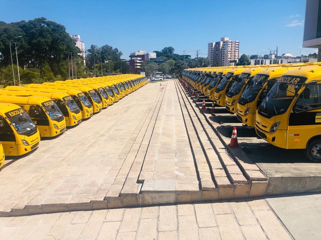 Delegado Jacovós participa da entrega de 173 ônibus escolares para municípios do PR 3 WhatsApp Image 2023 04 04 at 14.41.30