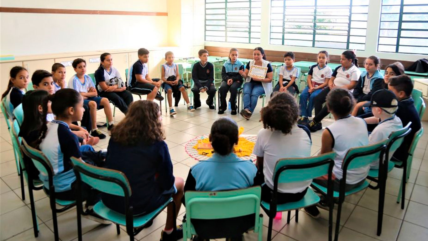 A Prefeitura de Maringa sai na frente com a instituicao das ′Comissoes de Paz′ na rede municipal de ensino