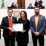 Assembleia homenageia Teatro Positivo pelos 15 anos de atividades