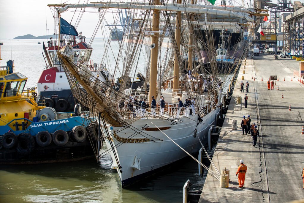 Navio Veleiro Cisne Branco vira atração do Porto de Paranaguá neste final de semana 2 Navio Veleiro Cisne Branco 2