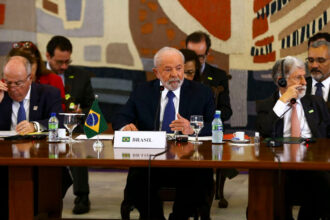 O presidente Luiz Inacio Lula da Silva defendeu o retorno da Uniao de Nacoes Sul Americanas Unasul como mecanismo de cooperacao entre os paises da America do Sul