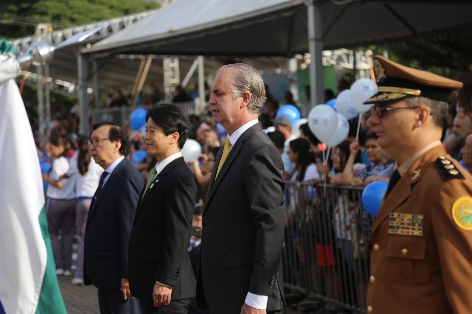 Milhares de pessoas celebram 76 anos de Maringá em tradicional desfile de aniversário 8 gd 4767348c208a