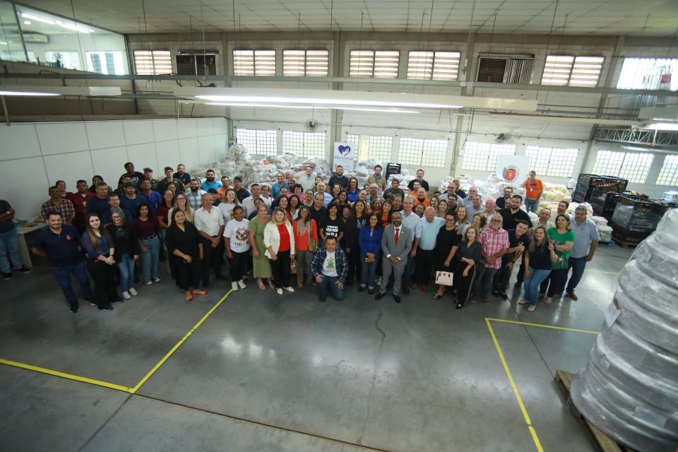 Prefeitura entrega alimentos e itens de higiene arrecadados durante a Expoingá para entidades assistenciais 2 gd 87fa2081cbda