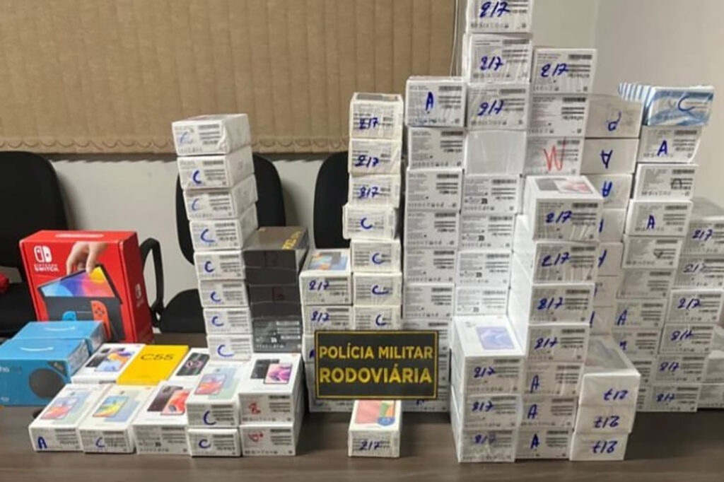 1,6 mil cigarros eletrônicos são apreendidos pela Polícia em abordagem a ônibus 4 whatsapp image 2023 05 16 at 13.54.32