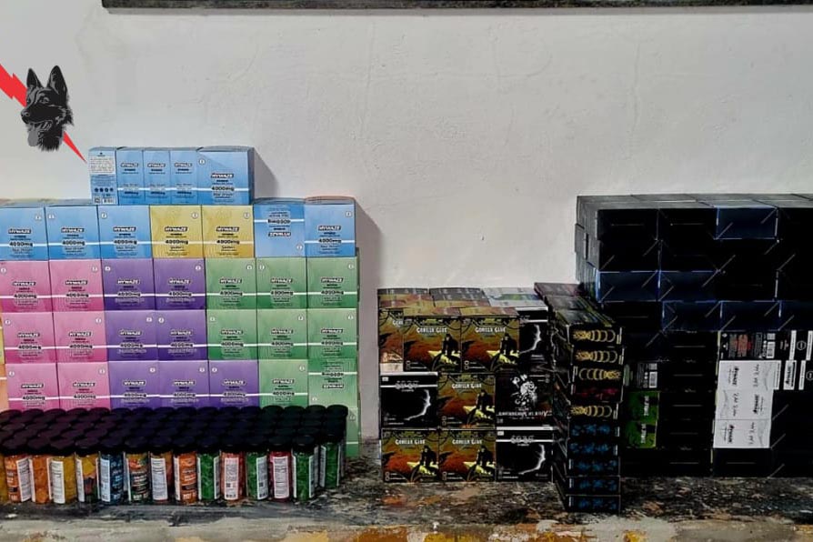 1,6 mil cigarros eletrônicos são apreendidos pela Polícia em abordagem a ônibus 2 whatsapp image 2023 05 16 at 13.57.56