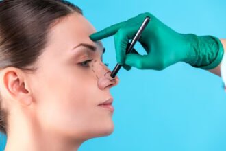 Melhora da autoestima é um dos efeitos da rinoplastia, afirmam especialistas