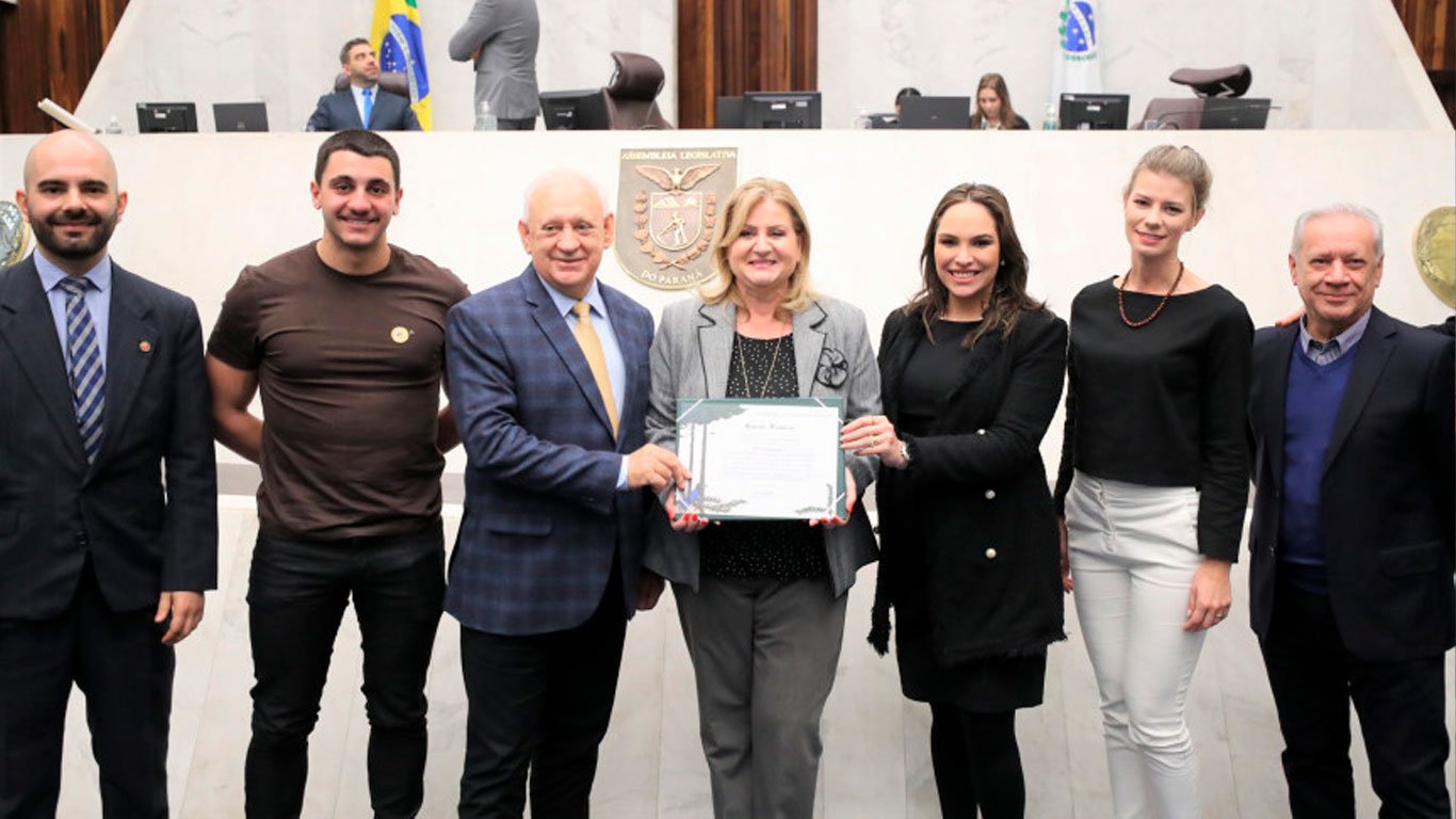 Assembleia homenageia primeira mulher a assumir o consulado da Italia no Parana e Santa Catarina