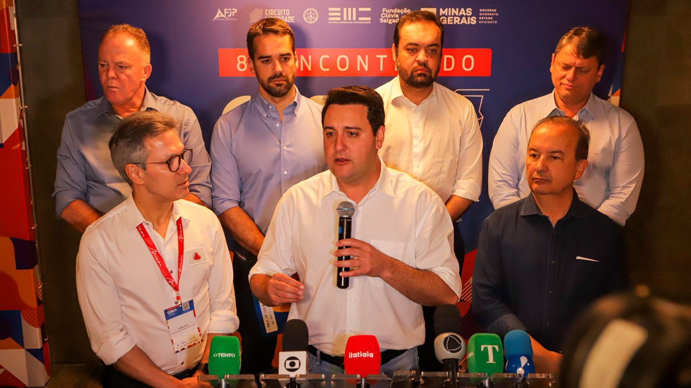 O governador Carlos Massa Ratinho Junior foi eleito como coordenador do grupo pelos seis demais governadores na conclusao do 8o encontro do Cosud neste sabado 03 em Belo Horizonte