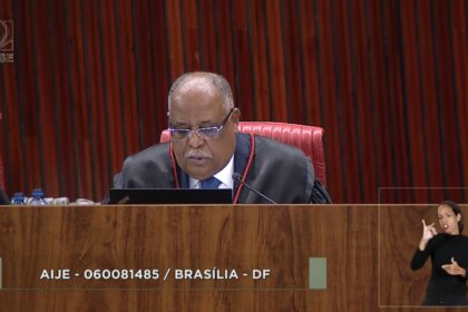 TSE inicia segundo dia de julgamento de acao contra Bolsonaro