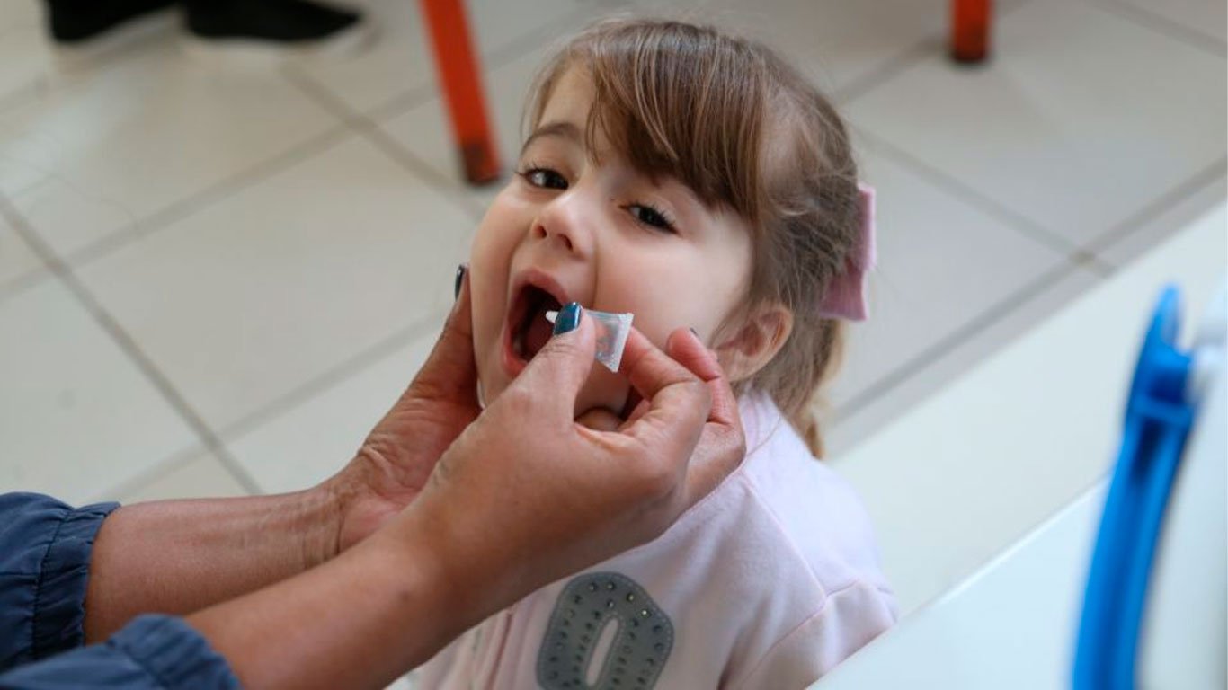 vacinacao contra paralisia infantil