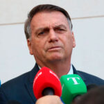 Apos cerca de duas horas de depoimento o ex presidente Jair Bolsonaro deixou a sede da Policia Federal PF em Brasilia
