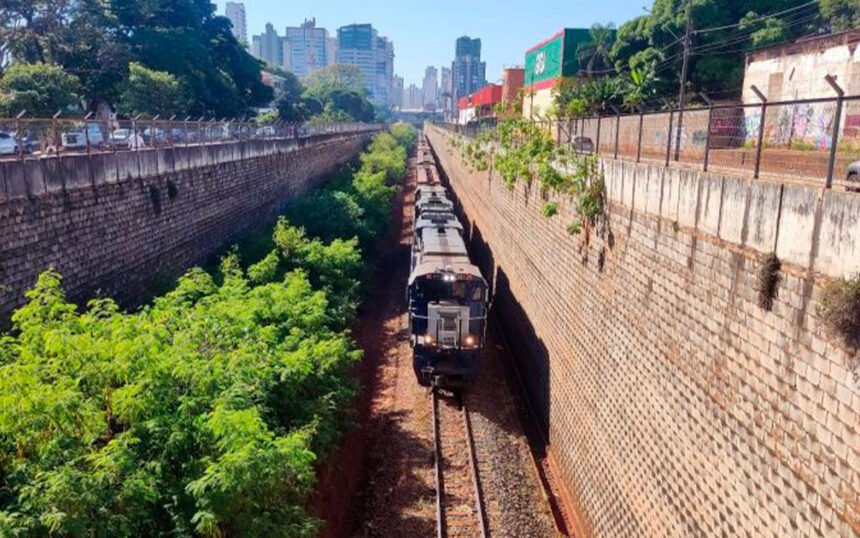 Linha ferrea em Maringa