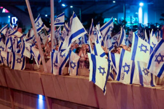 Manifestantes enfrentam a policiaem Israel | Saiba Já News