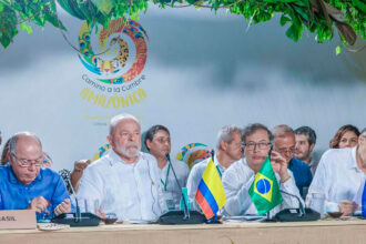 O presidente Luiz Inacio Lula da Silva PT discursou neste sabado 8 no encerramento da Reuniao Tecnico Cientifica da Amazonia na cidade de Leticia na Colombia | Saiba Já News