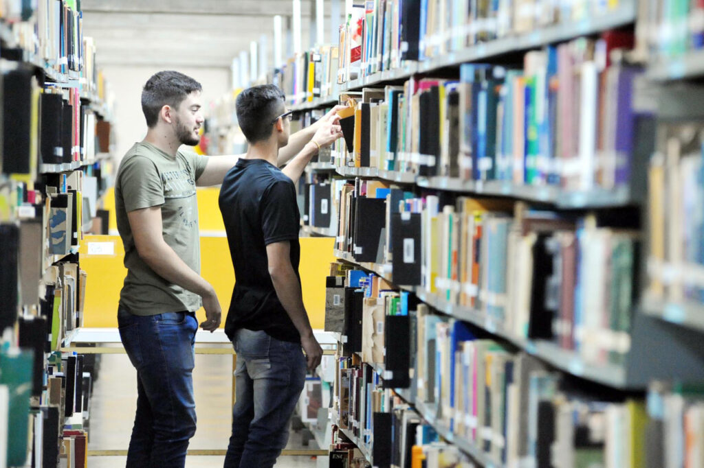 Pós-graduação: Capes autoriza mais seis doutorados nas universidades estaduais do Paraná 4 biblioteca uel