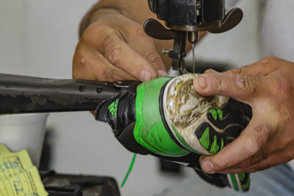 Setor de serviços do Paraná cresce 11,2% nos primeiros cinco meses do ano, melhor resultado do sul do país segundo IBGE 5 servico sapateiro 9428