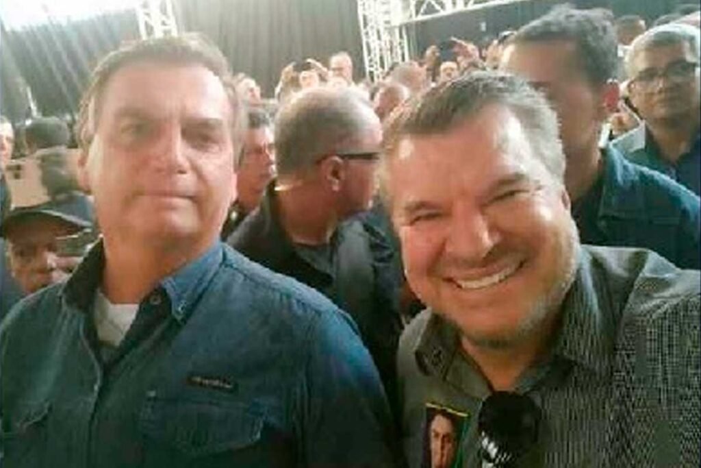 Projeto de lei concede Título de Cidadão Honorário do Estado do Paraná a Jair Bolsonaro 2 Ex predidente Jai Bolsonaro e o deputado Delegado Jacovos PL