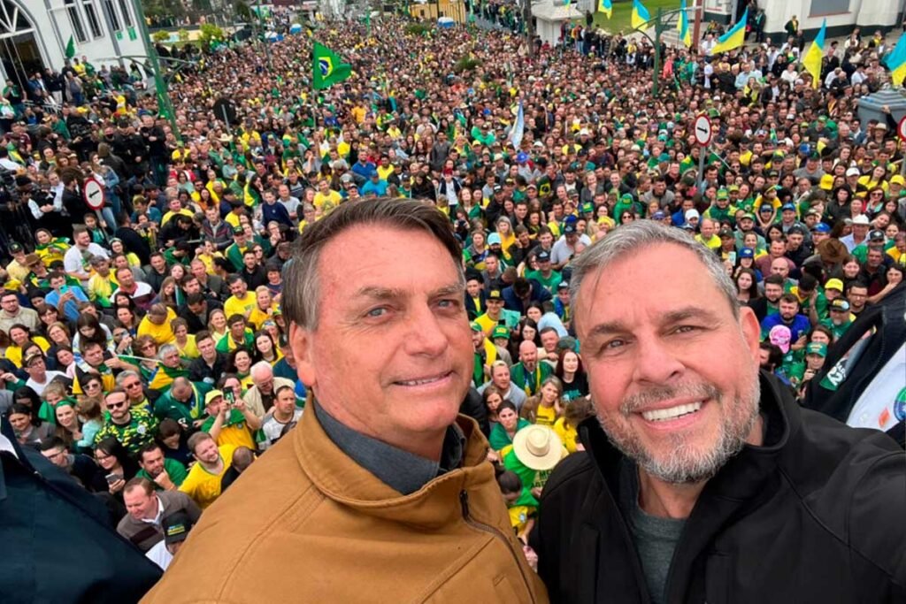 Projeto de lei concede Título de Cidadão Honorário do Estado do Paraná a Jair Bolsonaro 3 Ex predidente Jai Bolsonaro e o deputado Ricardo Arruda PL