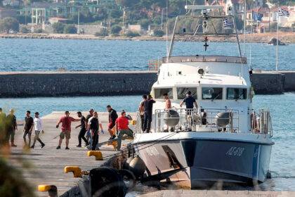 Grécia: Barco vira perto da ilha de Lesbos, na Grécia e quatro migrantes morrem