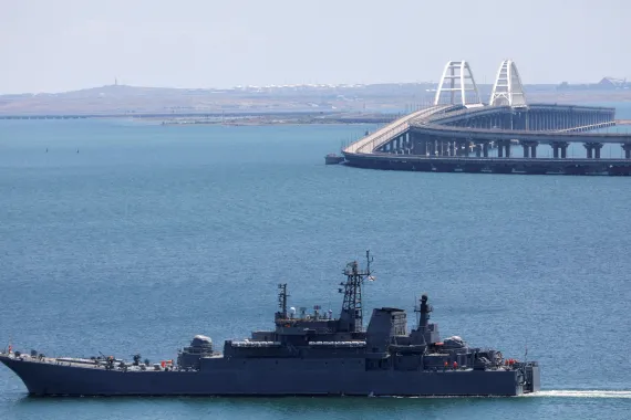 Ponte da Crimeia é alvo de mísseis disparados pela Ucrânia, diz Rússia 3 UKRAINE CRIMEAN BRIDGE